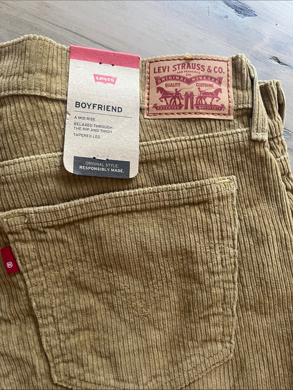 Levi's Boyfriend relaxed Corduroy Pants 30